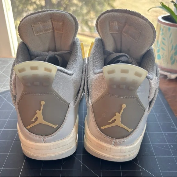 Jordan 4 Retro SE Craft Photon Dust